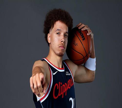 組織和串聯(lián)能力相當(dāng)不錯(cuò)，快船第三陣容中還隱藏著一個(gè)小保羅