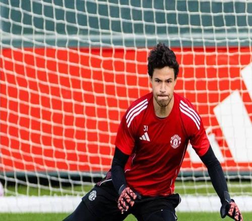 實(shí)力出色霸氣十足！曼聯(lián)新門將發(fā)揮出色，社媒賬號(hào)粉絲暴漲400%